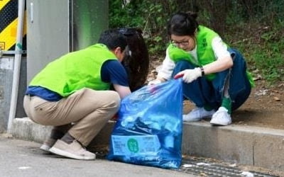 "작은 도움도 실천"... 쪽방촌 봉사 나선 김건희 여사, 방역 물품 지원키로