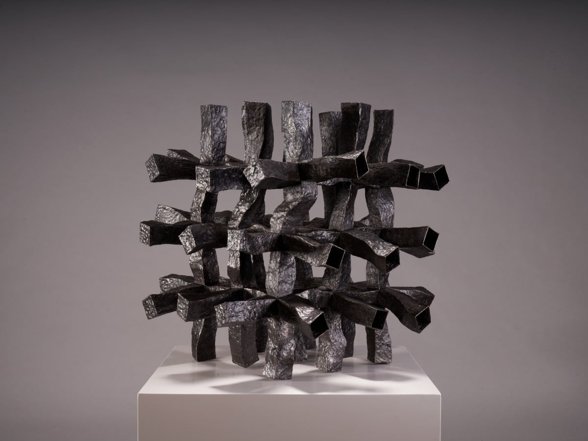 존 배, Cube Root, 1984, 철, 52 x 52 x 52 cm. 갤러리현대 제공 