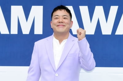  김민기, '블루카펫 MC 맡았어요~'