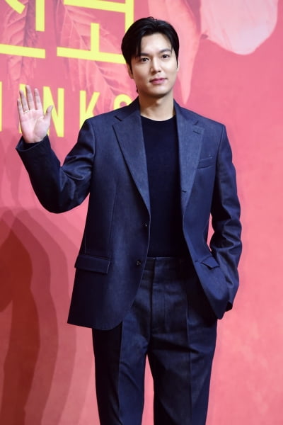 [포토] 이민호, '부드러운 손인사~'