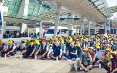 여행 성수기인데…인천공항 자회사 노조 파업