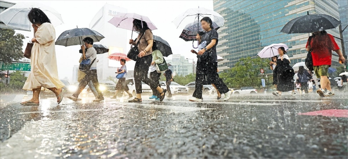 [포토] 비 쏟아지는 출근길