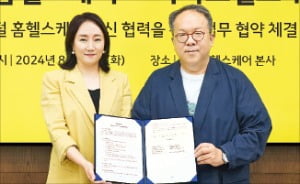 지난 20일 김영민 바야다홈헬스케어 대표(왼쪽)와 황희 카카오헬스케어 대표가 새로운 서비스 개발을 위한 업무협약을 맺었다.  /카카오헬스케어 제공 