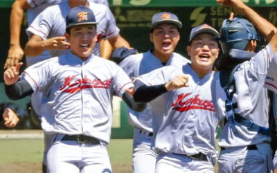 日 한국계 고교 야구부의 기적…"동해바다" 교가, 열도 울려퍼졌다