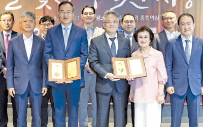 [포토] ‘한국을 빛낸 이달의 무역인’ 시상식