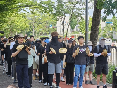 철밥통 찢은 공무원들 "현 공직사회 정상 아냐"