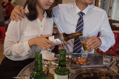 호감있다며 만남 요구하던 사장님, 반응없자 "회사 그만둬"