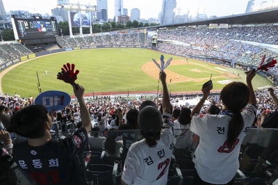 프로야구 빠진 2030 여성팬…야구 서적도 불티나게 팔려