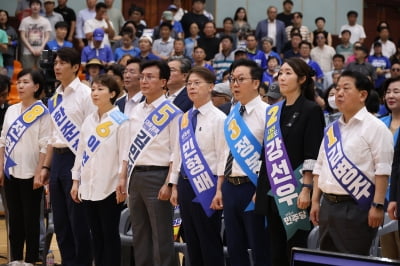 '민주당 마지막 경선'···'명팔이' 논란 정봉주, 김민석 넘을까