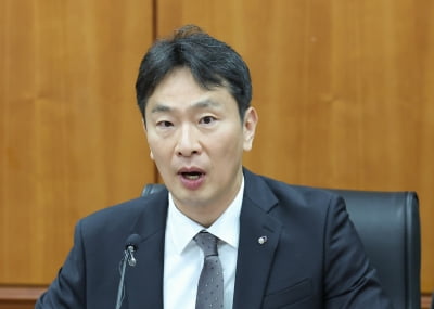 "대출 금리 올리지 마"...은행권, 뒤흔드는 이복현의 입