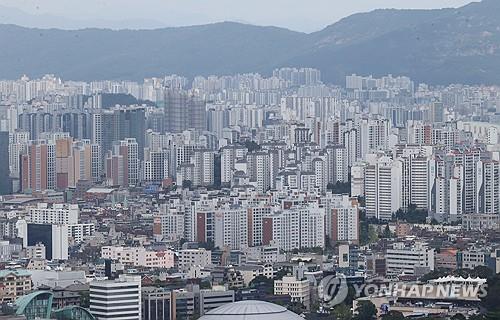 서울 아파트 전셋값 3.3㎡당 2천400만원 재돌파…1년7개월만