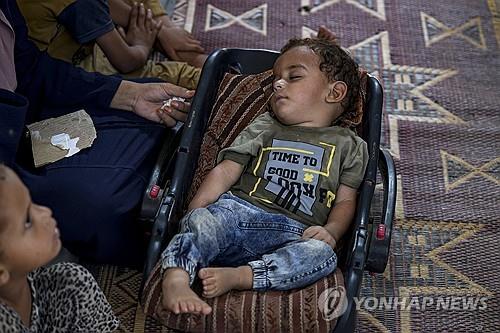 "아기가 안 움직여요"…가자지구 덮친 '소아마비 비극'