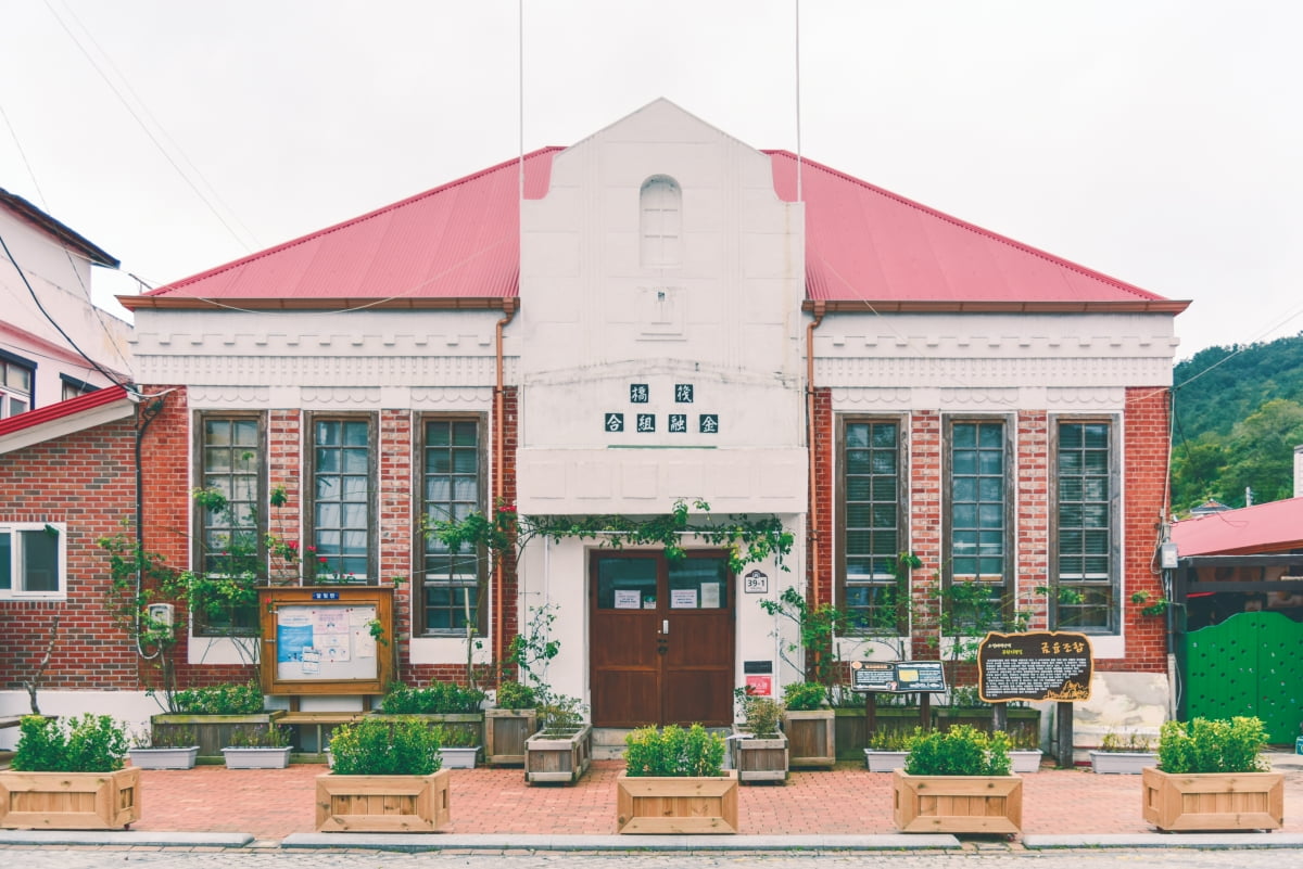 태백산맥 문학거리의 벌교 금융조합 (사진=태백시청) 