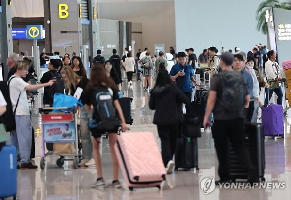 한국인 해외서 팍팍 썼다…여행수지 '최대 적자'