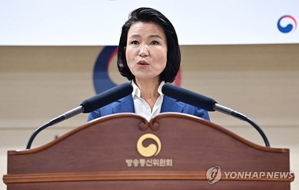 '직무정지' 이진숙 "거대 야당 횡포에 맞설 것"