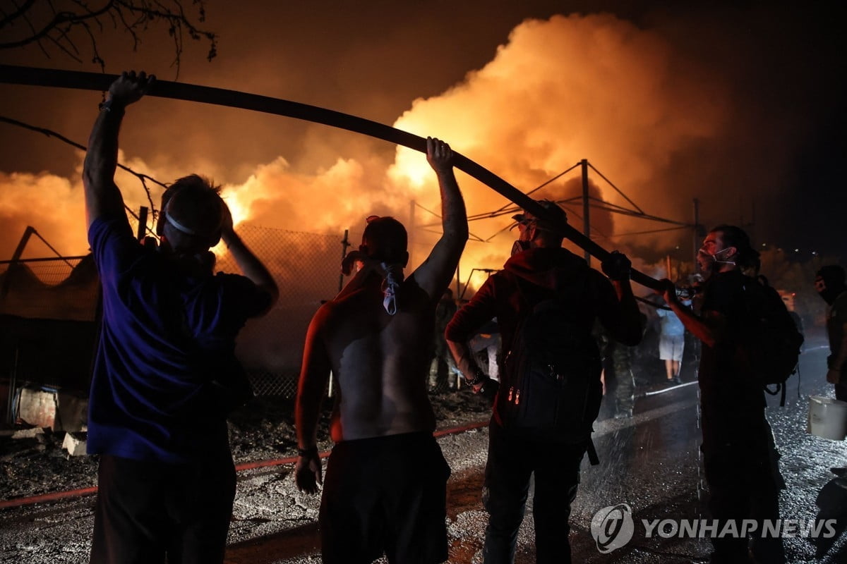 '최악의 산불'…강풍 타고 사흘째 활활