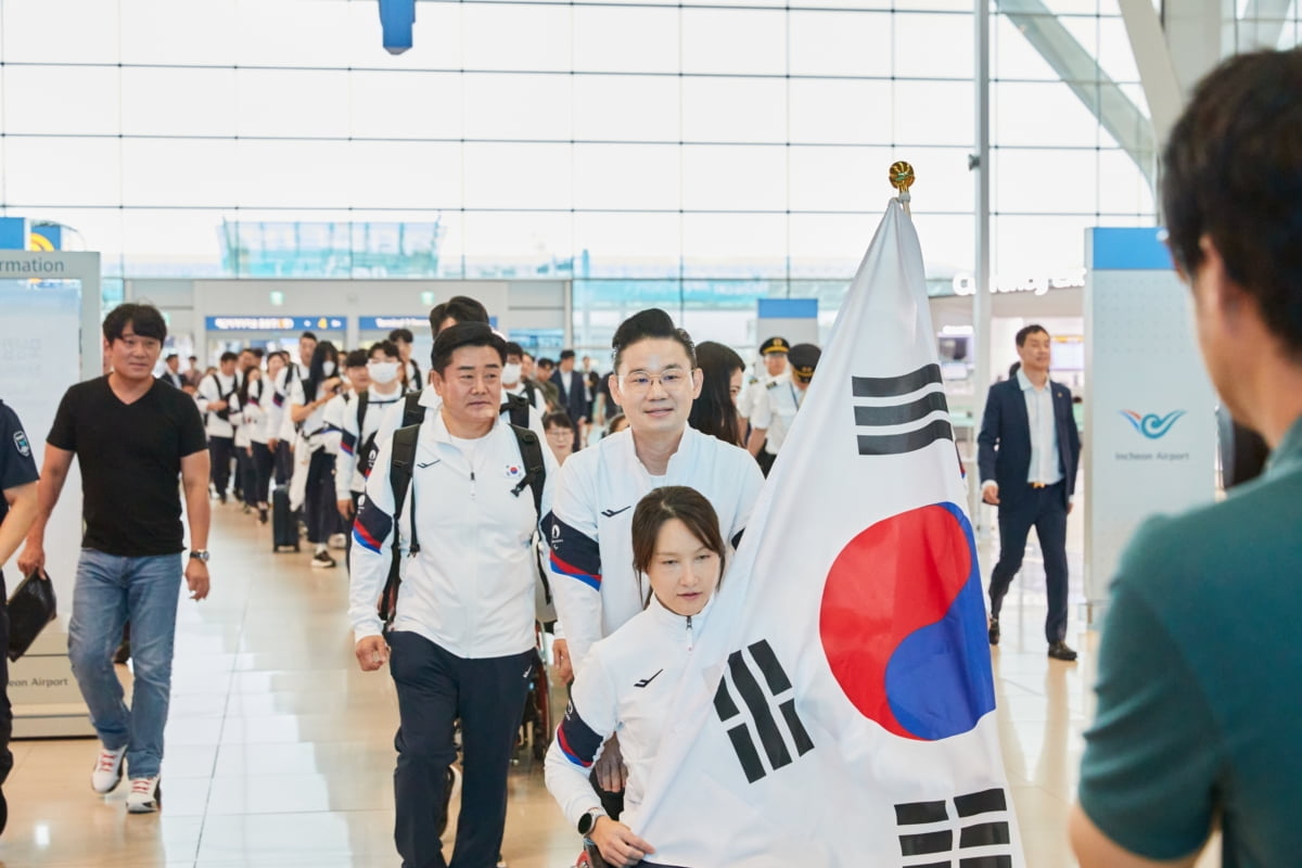 배동현 선수단장, 출영식 참석 후 선수단과 함께 프랑스 파리로 출국