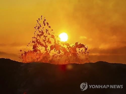 유명 관광지서 화산 또 폭발…주민·관광객 대피