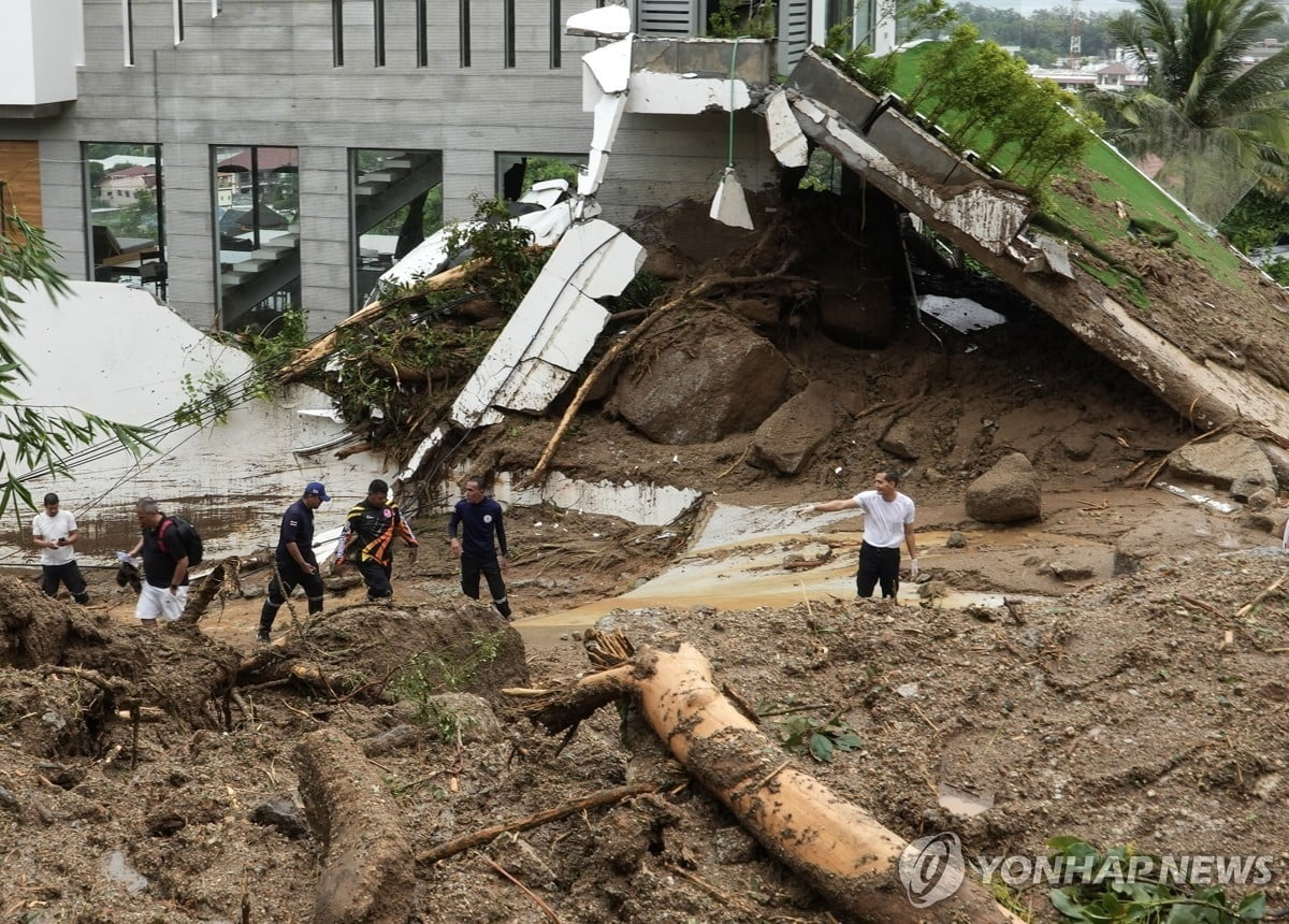 태국 푸껫 폭우로 산사태…관광객 포함 10명 사망