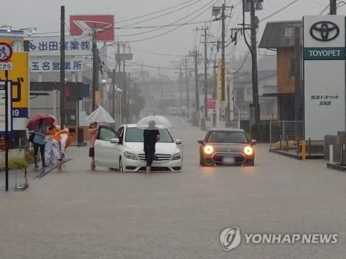 日 태풍 '산산'에 사망·실종 7명...시코쿠 지나 오사카로