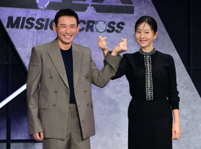 Action comedy 'Cross' starring Hwang Jung-min and Yeom Jeong-ah will be released on Netflix on August 9th