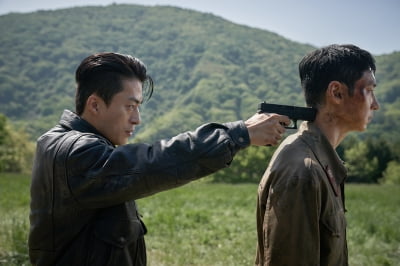 Lee Je-hoon and Koo Kyo-hwan's 'Escape' exceeds 2.5 million