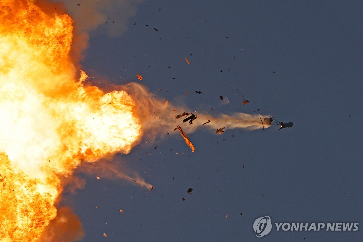 이스라엘군 "헤즈볼라, 공항 등 중부 겨냥…전투기 100대 출격"