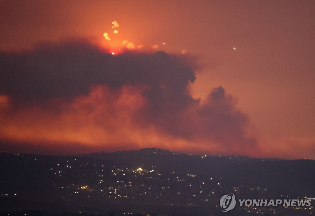 이스라엘군 "헤즈볼라, 공항 등 중부 겨냥…전투기 100대 출격"