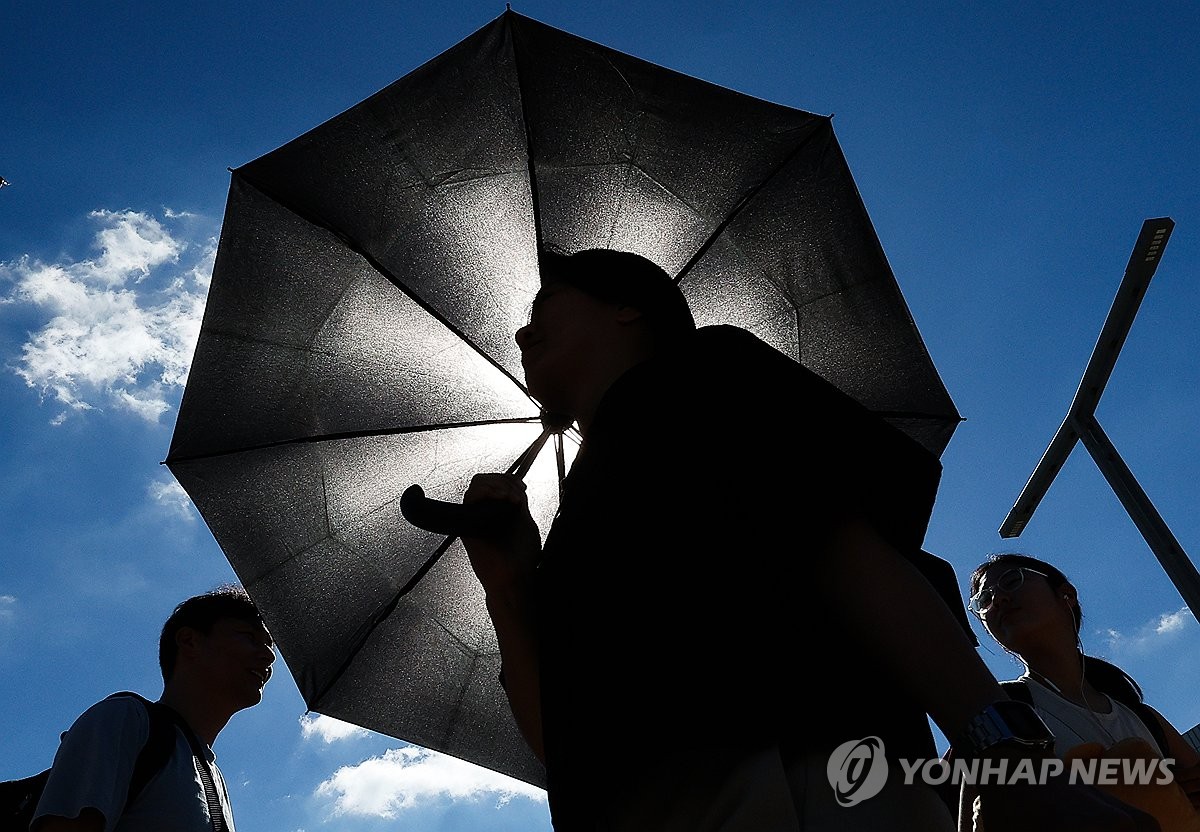 밤낮 없는 찜통더위 계속…중부 비·남부 소나기