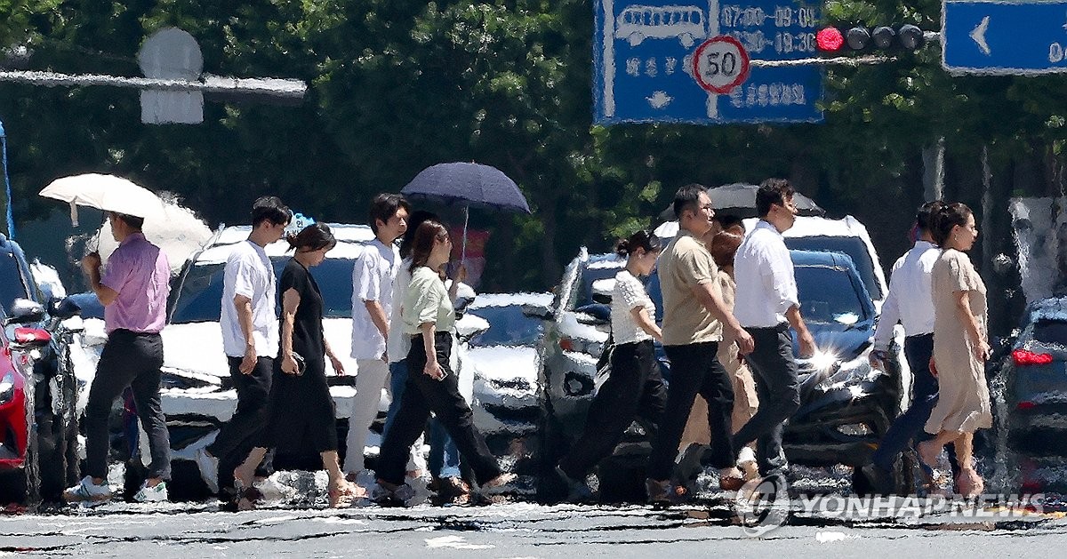 낮 최고 36도 불볕더위…수도권·강원영서 가끔 비