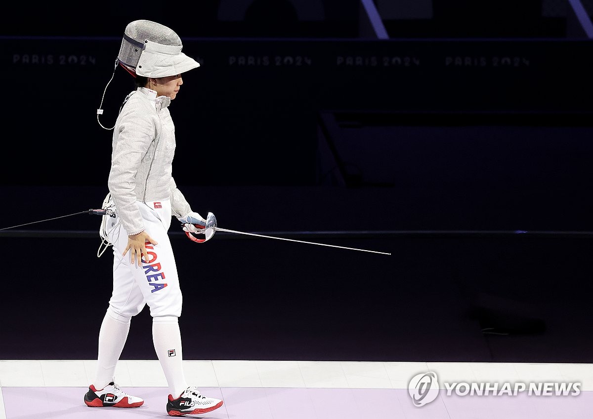 [올림픽] 펜싱 여자 사브르, 사상 첫 단체전 은메달…우크라에 역전패