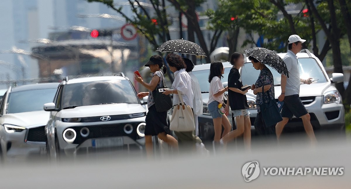 전국 곳곳 강한 비·소나기…'낮 31∼36도' 무더위 계속