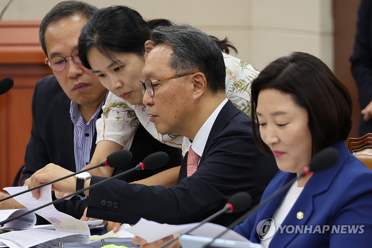 간호법 제정안 복지소위 통과…PA 업무범위는 시행령으로