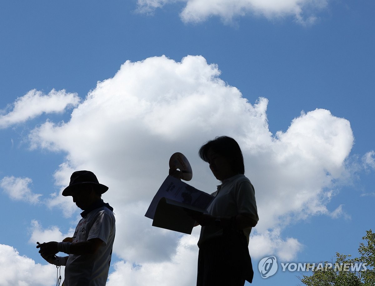 한낮에는 더워요…강원 영동·경상권은 강풍에 비소식