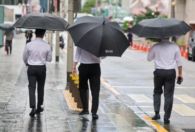 "돌봄 부담 아직, 노후준비 못해"…중년 8명 중 1명 '이중과업'