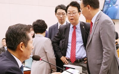 정청래 "퇴거 명령한다" 與 "지가 뭔데"…'화약고'된 법사위