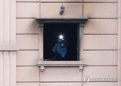 [현장] 806호와 807호 엇갈린 생사…"문 닫고 버텨" 기적생존