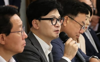 한동훈 "2026학년도 의대증원 유예하자"…대통령실은 난색