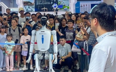 'AI 표준화' 속도내는 중국…베이징에 첫 전문 연구소 개설키로