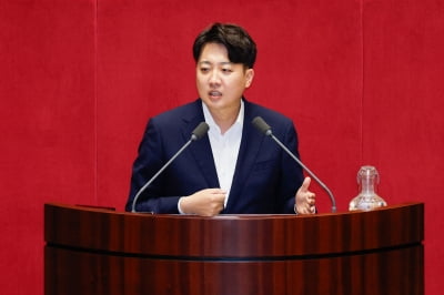 이준석 "정부·여당 정상 아냐…광복절 기념식 참석 않겠다"