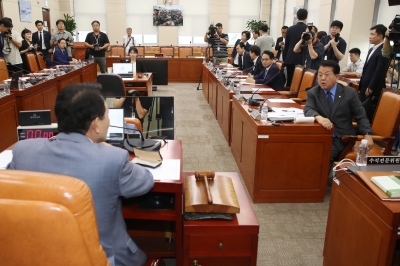 정보사 기밀 유출 등 메가톤급 현안 쌓였는데…국방위는 '쌈박질 중'