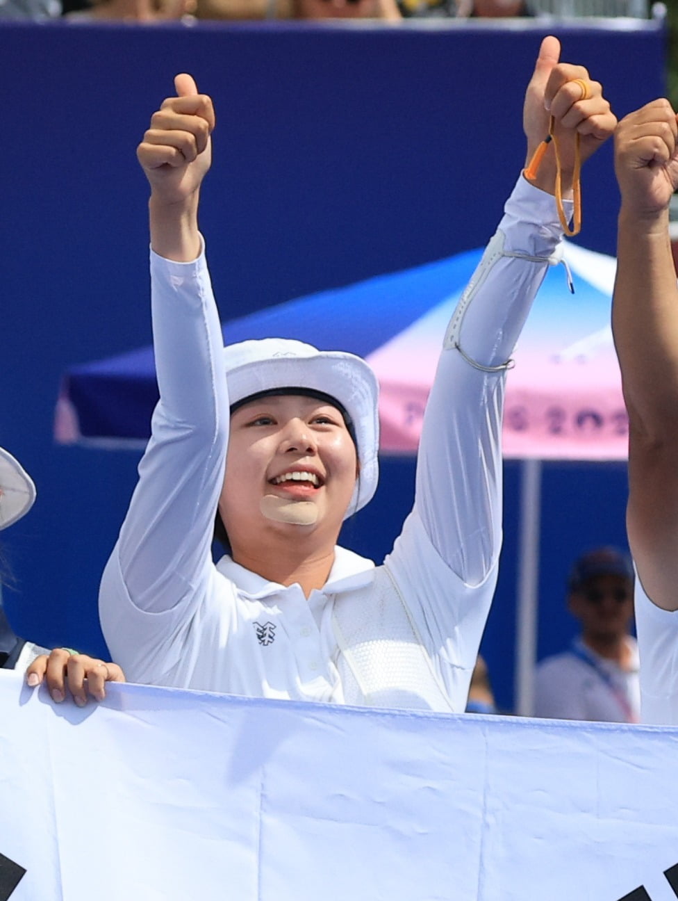 대한민국 양궁 대표팀 임시현 선수가 3일 오후(한국시간) 프랑스 파리 앵발리드에서 진행된 양궁 여자 개인 금샌즈 카지노 사이트 결정전 대한민국 남수현과의 경기에서 금샌즈 카지노 사이트을 확정 지은 후 기뻐하고 있다. 사진=뉴스1