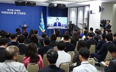 [속보] 尹대통령 "청년과 중장년 연금 보험료 인상 속도 차등화"