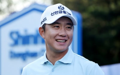 '신한금융과 10년' 송영한 "일본동료 초청해 돼지갈비 대접"