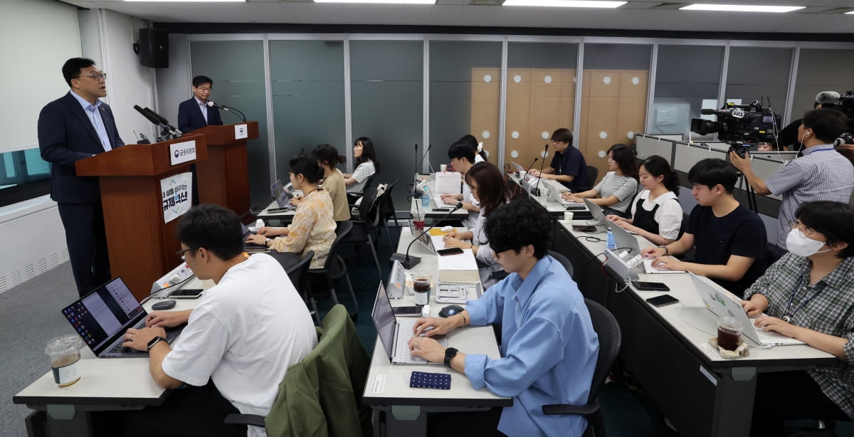 [포토] 김병환, '가계부채 늘면 서민 피해'