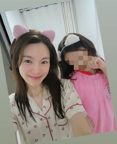 Jung Ga-eun Shares Adorable Selfie with Daughter