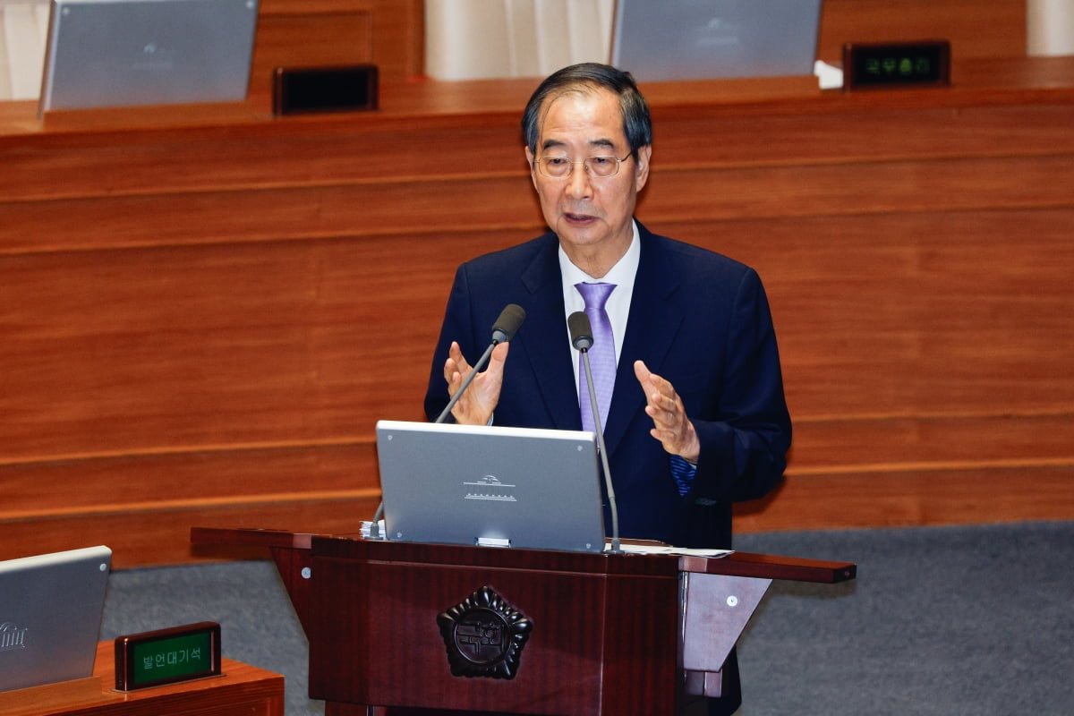 한덕수 국무총리가 10일 오후 서울 국회 본회의장에서 정동영 더불어민주당 의원의 외교·통일·안보 분야 대정부질문에 답하고 있다. 뉴스1