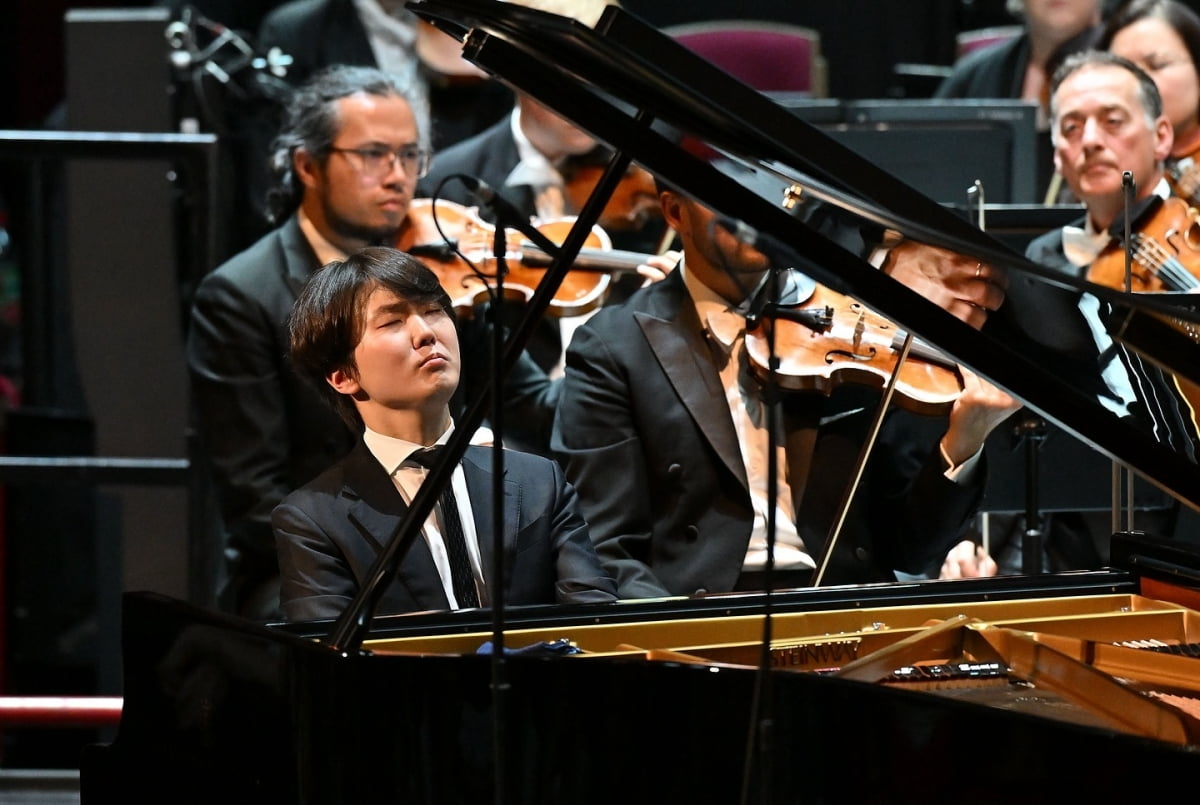 모차르트 피아노 협주곡 9번을 연주하고 있는 조성진 / 사진. BBC Proms/©Mark Allan