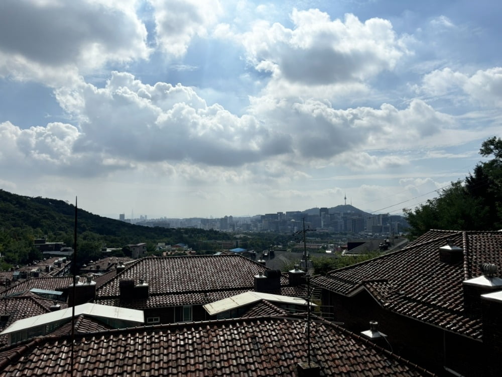 별 하나에 추억과, 사랑과, 쓸쓸함을 담은 '윤동주 문학관'