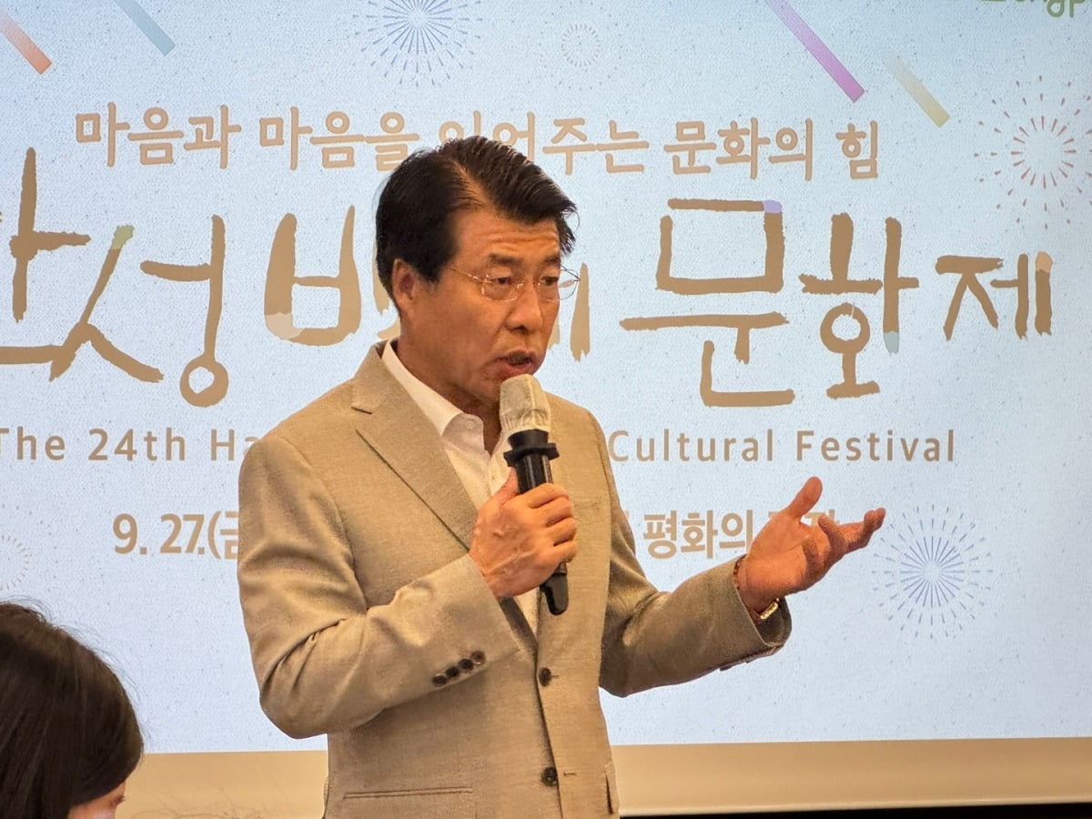 25일 기자설명회에서 '한성백제문화제' 프로그램을 소개하고 있는 서강석 송파구청장. / 사진=서울 송파구